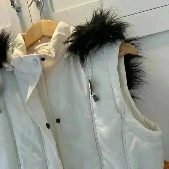 Sporto Women’s Puffer Vest Cream Faux Fur Trim Hooded Drawstring Size Medium NWT - Picture 3 of 13